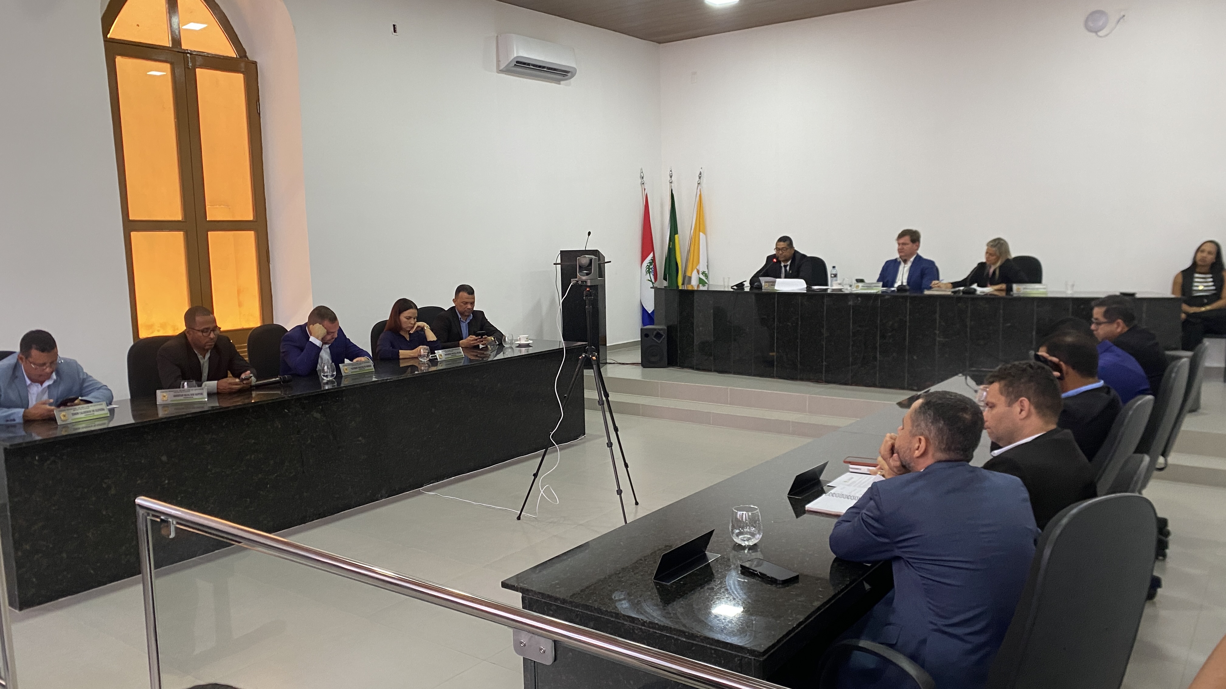 19ª Sessão Ordinária, marcada pela apreciação de matérias relacionadas à educação, iluminação pública e ao funcionamento do Legislativo municipal